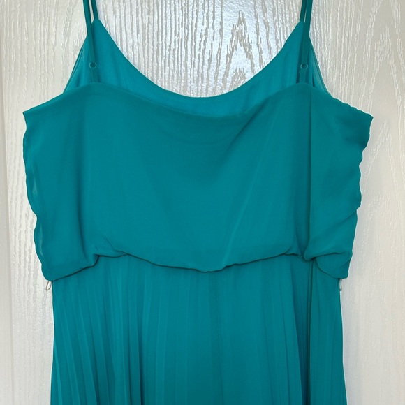 Long Pleated Dress - Picture 5 of 6